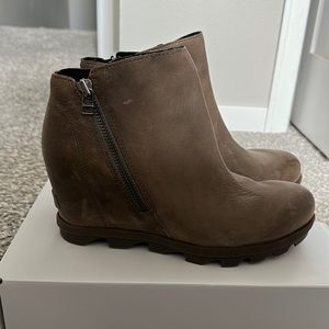 Sorel Wedges, Joan of Arctic. size 9.5